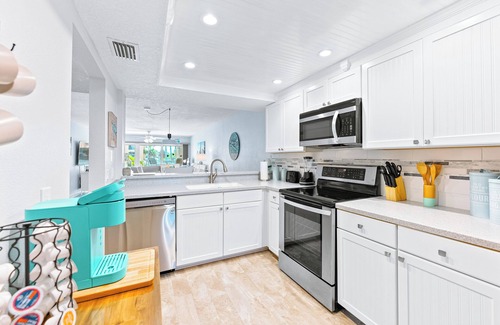 Port Canaveral Condominio | Spacious & Beachy Monthly Rental - On Beach w/ Pool!