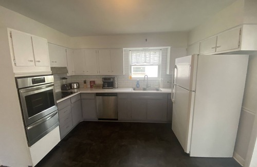 St. Charles Historic District Casa | Spacious, Beautiful St. Charles Home-Remodeled-Sleeps 10! New Patio!
