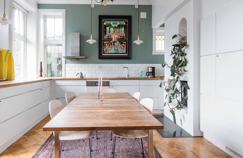Bergenhus Apartamento | Spacious, beautiful apartment with garden and parking- close to city center