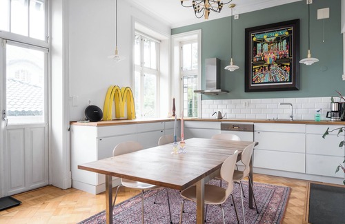 Bergenhus Apartamento | Spacious, beautiful apartment with garden and parking- close to city center