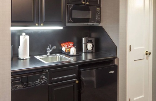 Central Park South Apartamento | Spacious, beautiful one-bedroom, two-bath, magical Christmas & New Year's season