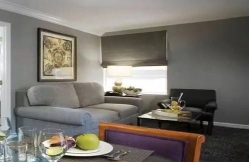 Central Park South Apartamento | Spacious, beautiful one-bedroom, two-bath, magical Christmas & New Year's season