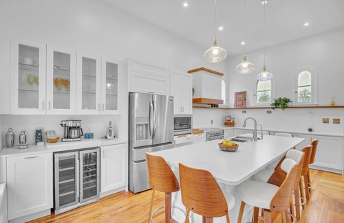 Southtown Casa | Spacious beautiful home in Lavaca Historic district. 15 minute walk to Alamodome