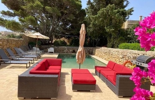 Santa Lucija Villa | ESPACIOSA, hermosa villa, gran jardín y piscina, hogar lejos del hogar