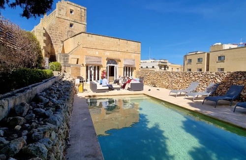 Santa Lucija Villa | ESPACIOSA, hermosa villa, gran jardín y piscina, hogar lejos del hogar