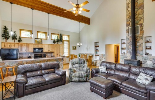 Beaver Casa | Spacious Beaver Getaway Near Eagle Point Resort!