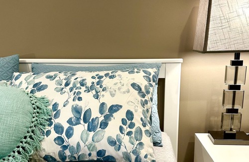 Sugar Hill Casa | Spacious bedroom close Buford