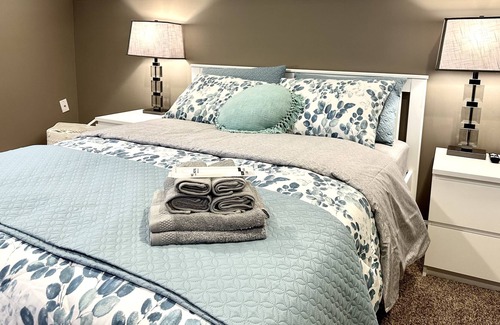Sugar Hill Casa | Spacious bedroom close Buford