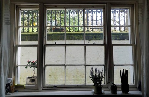 Sefton Park Apartamento | Spacious bedroom in characterful period flat ensuite bathroom