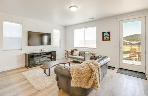 Bellemont Casa | Spacious Bellemont Cabin with Jacuzzi and Mtn View!