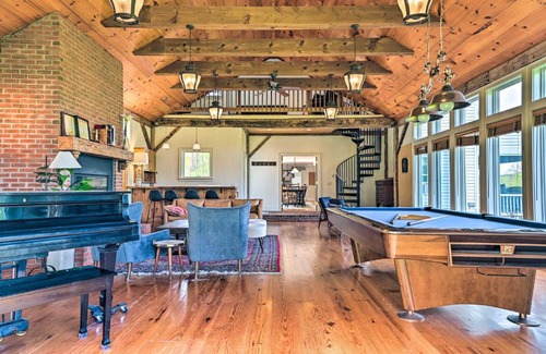 Great Barrington Casa | Spacious Berkshires Retreat about 3 Mi to Skiing!