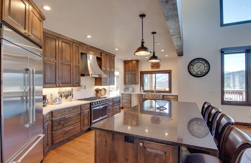 Big Sky Casa | Spacious Big Sky Home w/ Hot Tub & Grill!