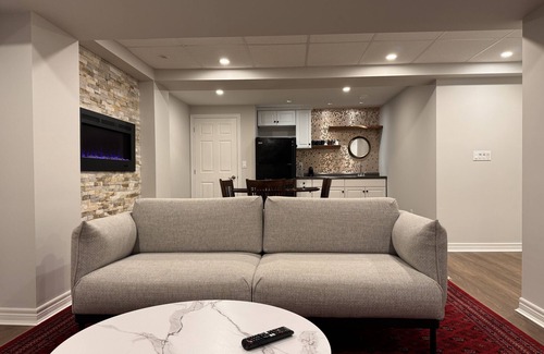 Innisfil Apartamento | Spacious Bottom-Floor 2BR Suite