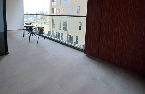 Dubai Apartamento | Spacious, Brand New 2BHK, Majan
