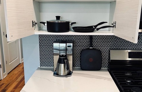 South Austin Apartamento | Spacious brand new condo - 15 min from downtown Chicago! Sleeps 6