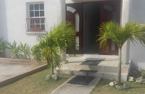 Enterprise Apartamento | Amplio, condominio ventoso!