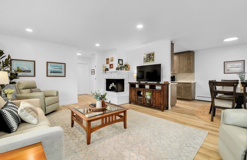 Northeast Anchorage Casa | Spacious, bright 5-bedroom in Anchorage with hot tub & great outdoor space!