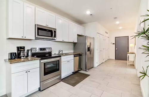 Fairmount Apartamento | Spacious/ Bright Condo near Temple and The MET