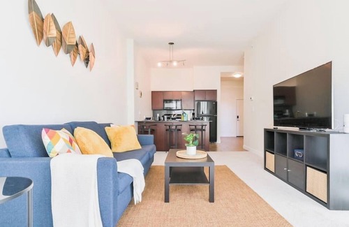 Haysboro Apartamento | Spacious & Bright Condo 10 Min from DT | UG Stall
