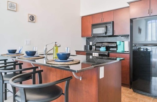 Haysboro Apartamento | Spacious & Bright Condo 10 Min from DT | UG Stall