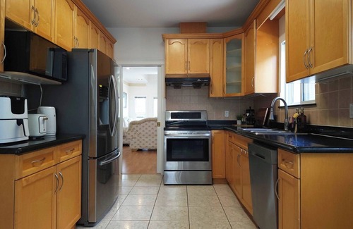 Burnaby Casa | Spacious & Bright Family-Friendly Home in the Heart of Burnaby