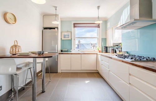 Kilburn Apartamento | Spacious & Bright Hampstead Apartment with Balcony