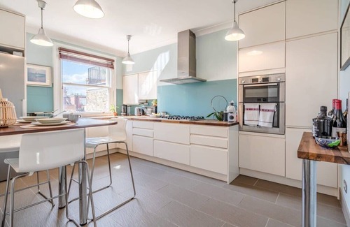 Kilburn Apartamento | Spacious & Bright Hampstead Apartment with Balcony