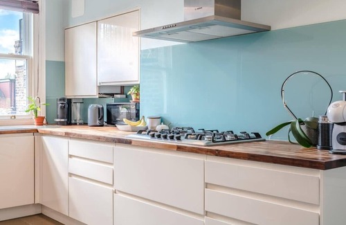 Kilburn Apartamento | Spacious & Bright Hampstead Apartment with Balcony