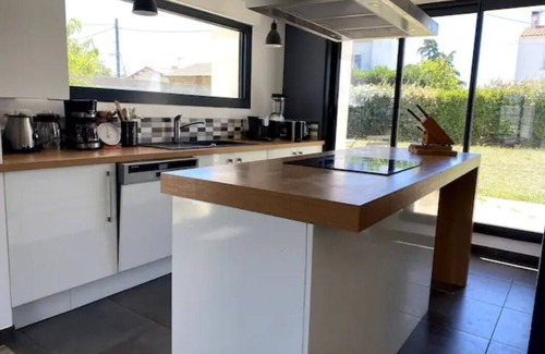 Aytre Casa | Spacious, bright house 800m from the beach