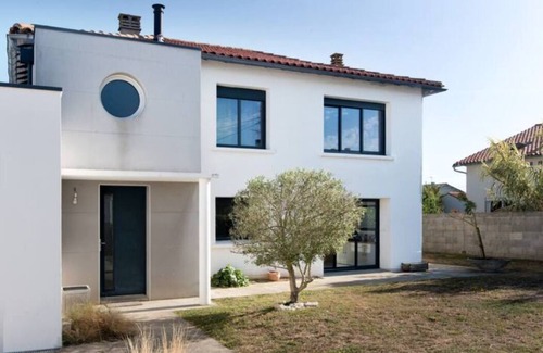Aytre Casa | Spacious, bright house 800m from the beach