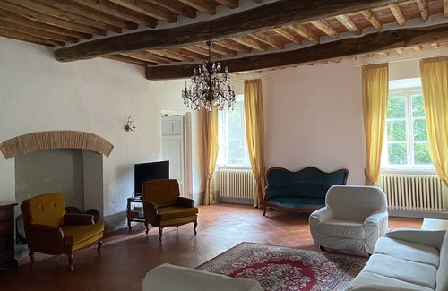 Pieve di Compito Villa | Entre los pinos y olivares: amplio apartamento en Lucca Country Villa