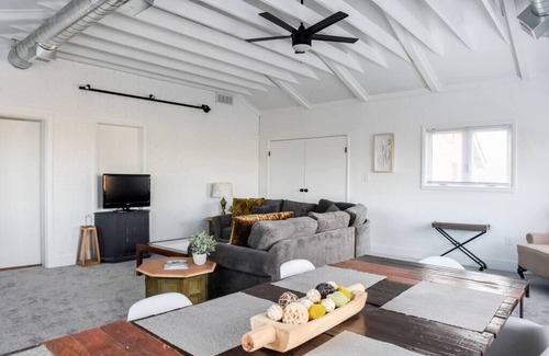 Pleasant Hills Apartamento | Spacious & Bright Retreat – Perfect for Families!