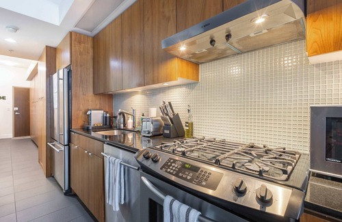 Gastown Condominio | Spacious, Bright, Sleeps 5+Free Parking