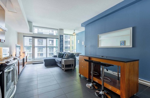 Gastown Condominio | Spacious, Bright, Sleeps 5+Free Parking