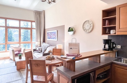 Flaine Apartamento | Bright, spacious South-facing 1-bed ski-in ski-out apartment