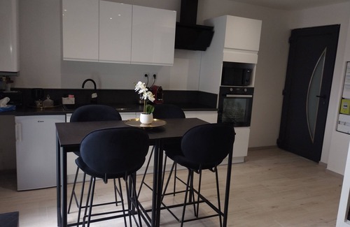 Charly Apartamento | Spacious, bright studio with terrace in quiet, pleasant residence.