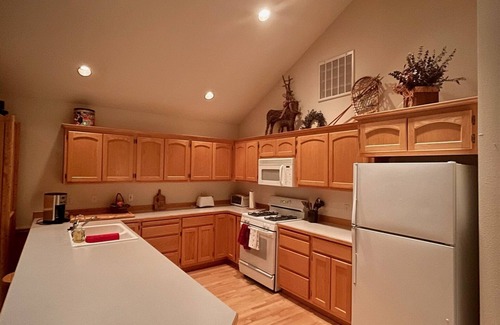 Sandpoint Cabina | Spacious, bright walk/ski-in/ski-out* duplex with ample parking