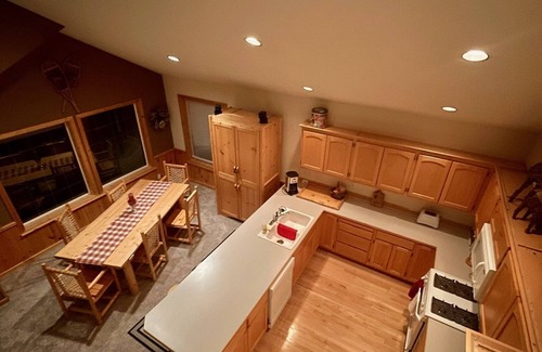Sandpoint Cabina | Spacious, bright walk/ski-in/ski-out* duplex with ample parking