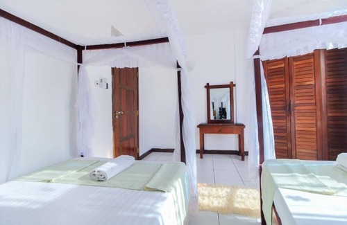 Mashonaland West Casa | Spacious building with 9 bedrooms, WiFi, fitness room in terrific Nyabira
