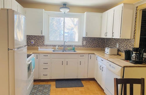 Bayridge West Casa | Spacious Bungalow- 4 bedrooms- 3 Full Bath + Den, 9 beds