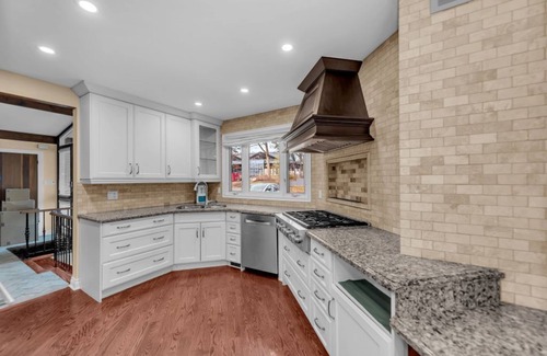 Clarkson-Lorne Park Casa | Spacious Bungalow, Heated Pool, Private Backyard
