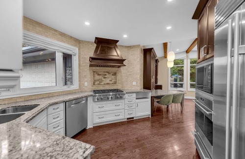 Clarkson-Lorne Park Casa | Spacious Bungalow, Heated Pool, Private Backyard