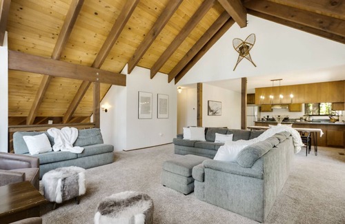 Kingswood Estates Cabina | Spacious Cabin: 10 minutes to Northstar & the Lake