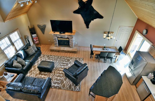 Danbury Cabina | Spacious cabin for any type of get away! Minutes away from dozens of activities!