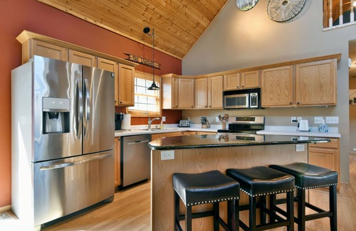 Danbury Cabina | Spacious cabin for any type of get away! Minutes away from dozens of activities!