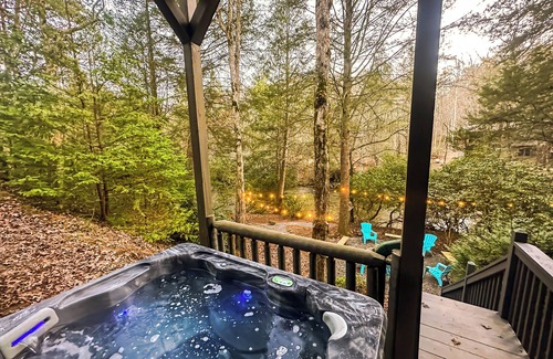 Blue Ridge Cabina | Spacious Cabin for 14 on Fightingtown Creek – Private Trout Fishing Retreat