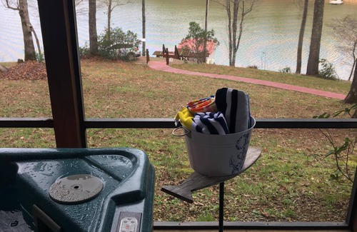 Blairsville Cabina | Cabina y muelle privado ubicado en el lago Nottely