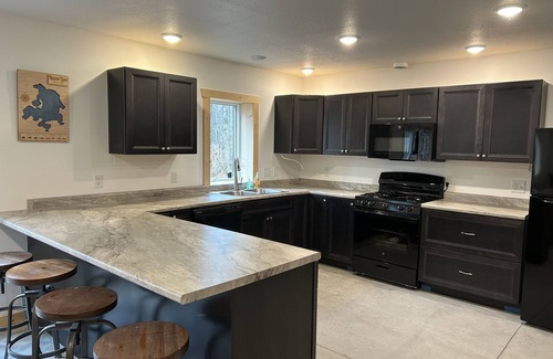 Hayward Cabina | Spacious cabin minutes from recreational trails & Round Lake