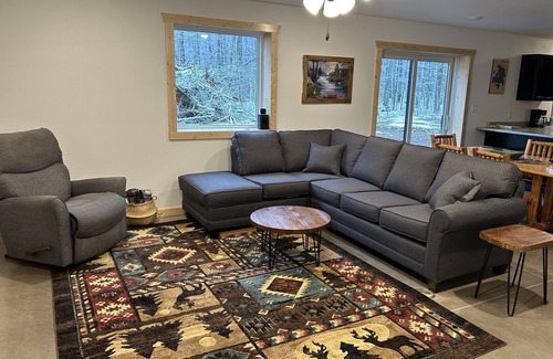 Hayward Cabina | Spacious cabin minutes from recreational trails & Round Lake