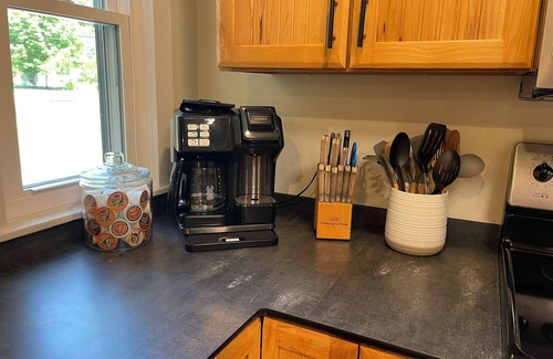 Saxton Casa | Spacious Cabin Retreat - EZ Boat Parking & Dog Friendly !